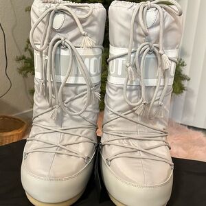 🌖 NWT~100% Genuine MOON BOOTS!